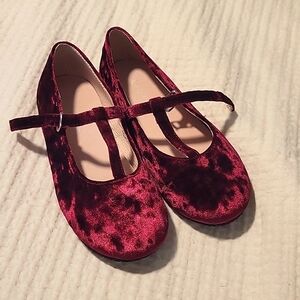 Beautiful Girls Crushed Velvet Shoe, Chasing Fireflies